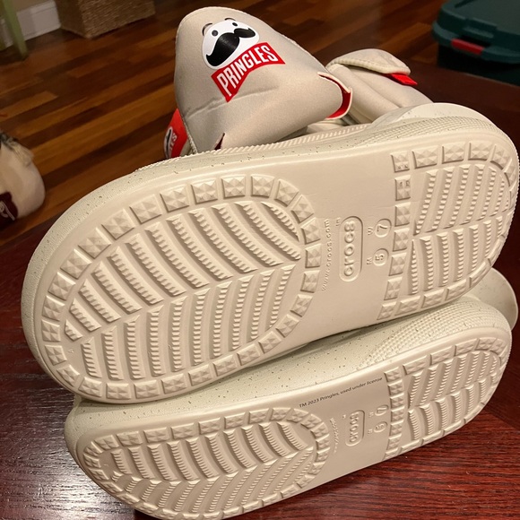 Limited edition Pringles Crocs boots - Picture 3 of 11